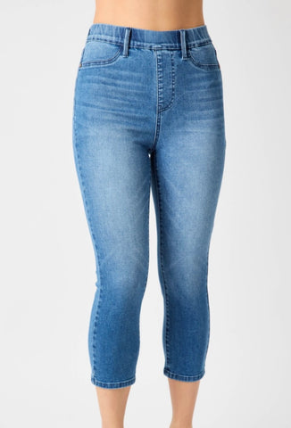 Judy Blue Medium Pull On Capri