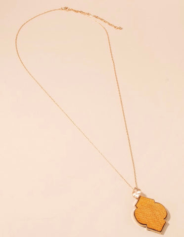 Light Brown Quatrefoil Wood Pendant Necklace